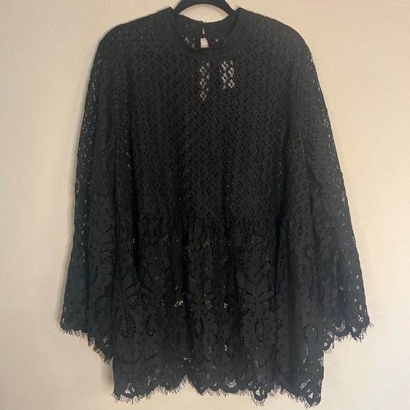 22 Black Lace Mock Neck Peplum Tunic - Lane Bryant - Picture 3 of 6